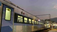 Kereta Api (KA) Jayabaya relasi Malang-Pasarsenen pergi pulang (PP) mulai beroperasi dengan menggunakan sarana rangkaian kereta dengan stainless steel new generation