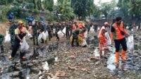 TNI jaring 6 ribu ton sampah dalam program Ciliwung Bening