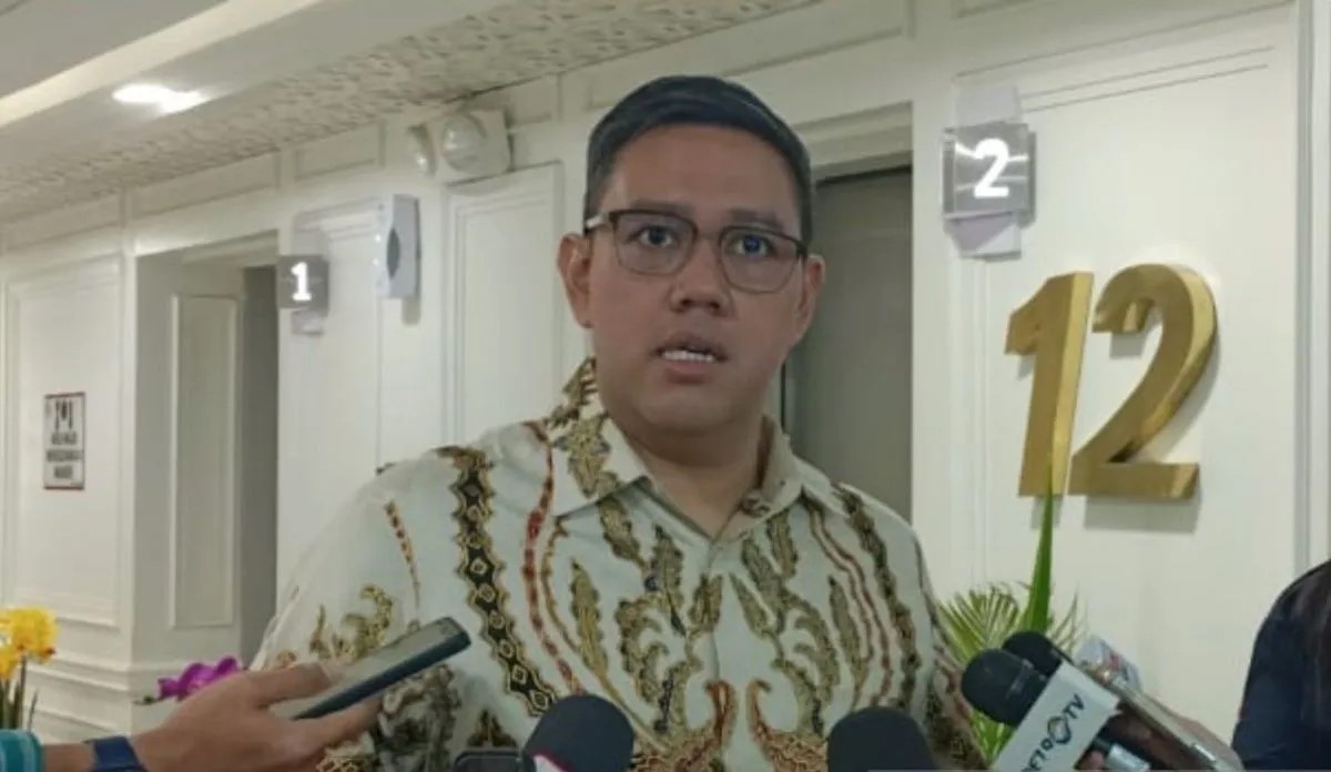 Dave laksono : Presiden wajar ganti menteri tidak searah