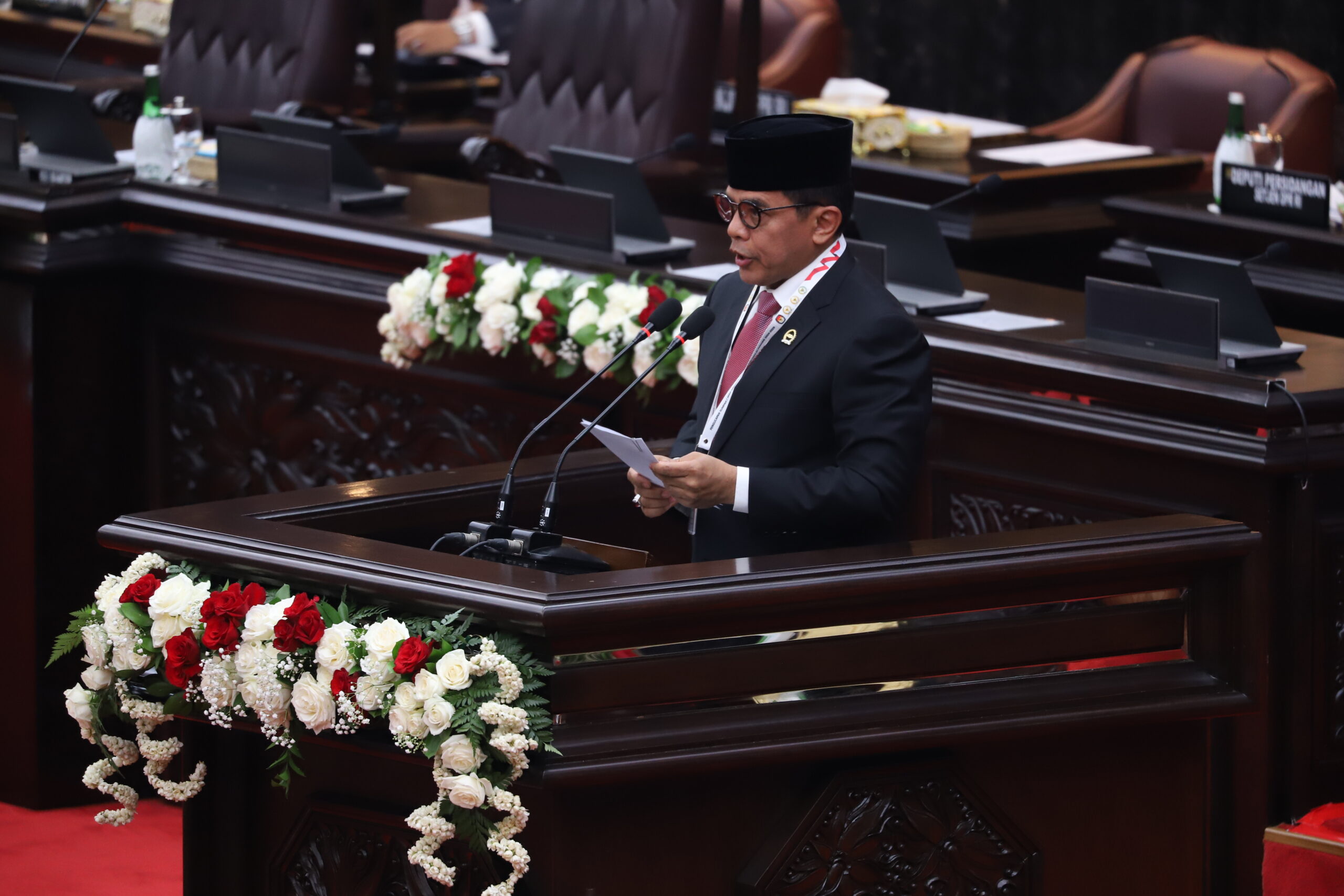 Pelantikan Anggota DPR, Sekjen DPR Bacakan Petikan Presiden RI