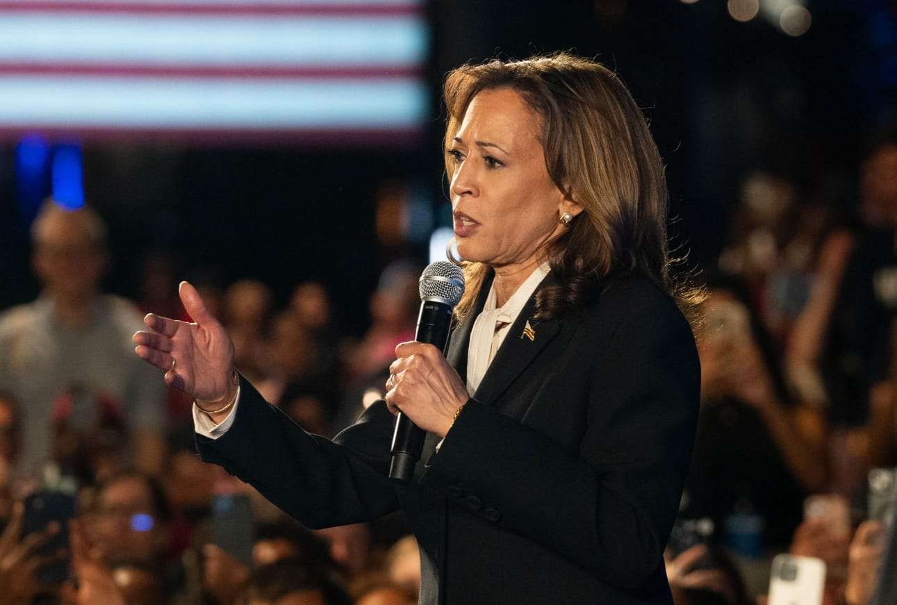 Harris Kecam Trump soal Misinformasi Badai