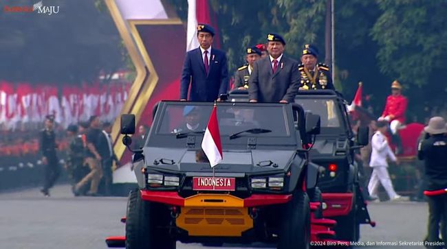 Inilah Momen Jokowi Bareng Prabowo Naik Maung Cek Pasukan di Mako Brimob