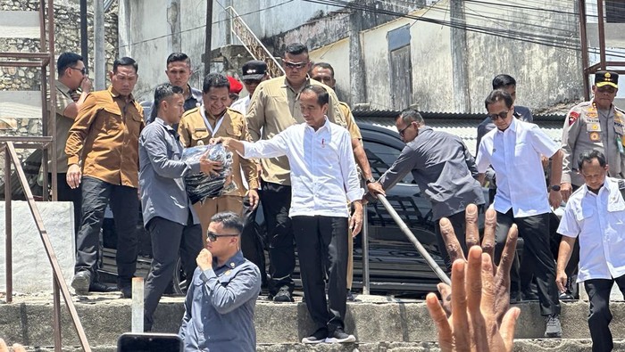 Jokowi ke Warga NTT: Saya Manusia Biasa Penuh Kesalahan, Mohon Maaf