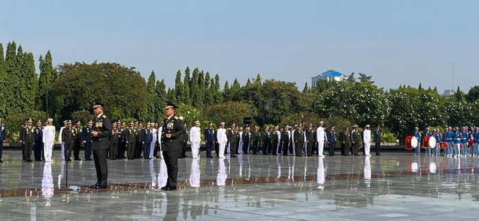 Jelang HUT Ke-79 TNI Panglima Pimpin Ziarah di TMP Kalibata