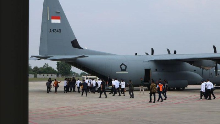 Jajaran Menteri Prabowo Berangkat ke Magelang Naik Pesawat Super Hercules
