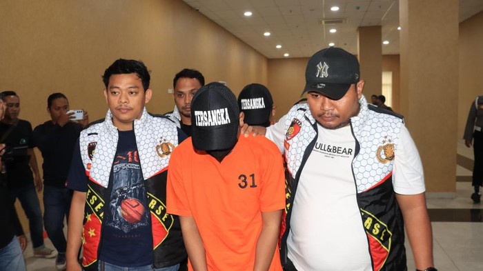 Polresta Bandara Soekarno-Hatta menangkap dua orang komplotan begal yang didalangi seorang wanita