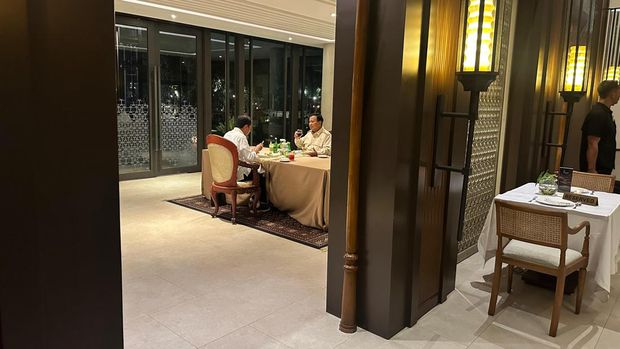 Jokowi Dua Jam Lebih Makan Bareng Prabowo: Diskusi Santai