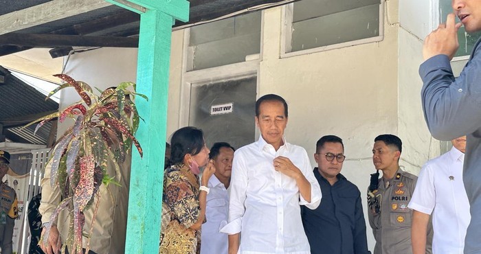 Tinjau RSUD Kefamenanu NTT, Jokowi Soroti Kapasitas Tempat Tidur-Alkes