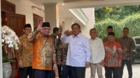 Ketua Majelis Syuro PKS Salim Segaf Tiba di Kertanegara, Disambut Prabowo