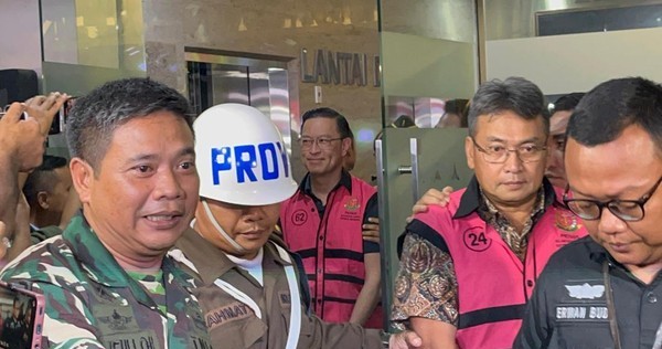 Penampakan Tom Lembong Tersangka Korupsi Impor Gula Ditahan Kejagung