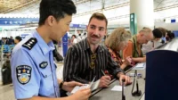 China perluas dukungan multibahasa untuk hotline layanan imigrasi