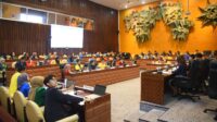 Simulasi_sidang_yang_digelar_dalam_program_Magang_dan_Studi_Independen_Bersertifikat_(MSIB)_2024__me20241122120221 Mahasiswa Magang Merdeka Belajar Dinamika Parlemen dalam Simulasi Sidang RUU ITE