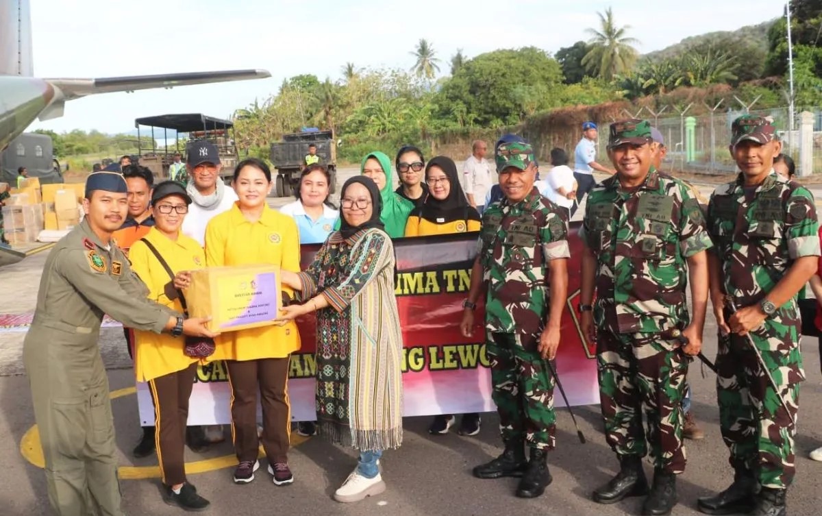 Panglima TNI kirim bantuan sosial untuk korban erupsi Gunung Lewotobi