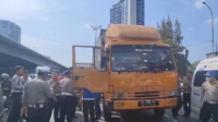 Beginilah Kronologi Truk Tronton Terobos Lampu Merah hingga Hantam 6 Kendaraan di Slipi