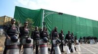 Ibu Kota Pakistan Lockdown gegara Demo Pro Imran Khan, Jalan Ditutup Kontainer