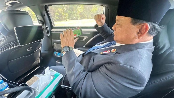 Prabowo Sempatkan Nonton Timnas vs Arabsaudi dari Luar Negri