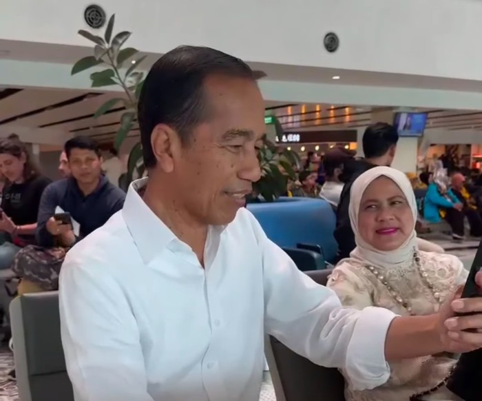 2 Pekan di Solo, Jokowi Bertolak ke Jakarta Naik Pesawat Komersial Untuk Jenguk Cucu