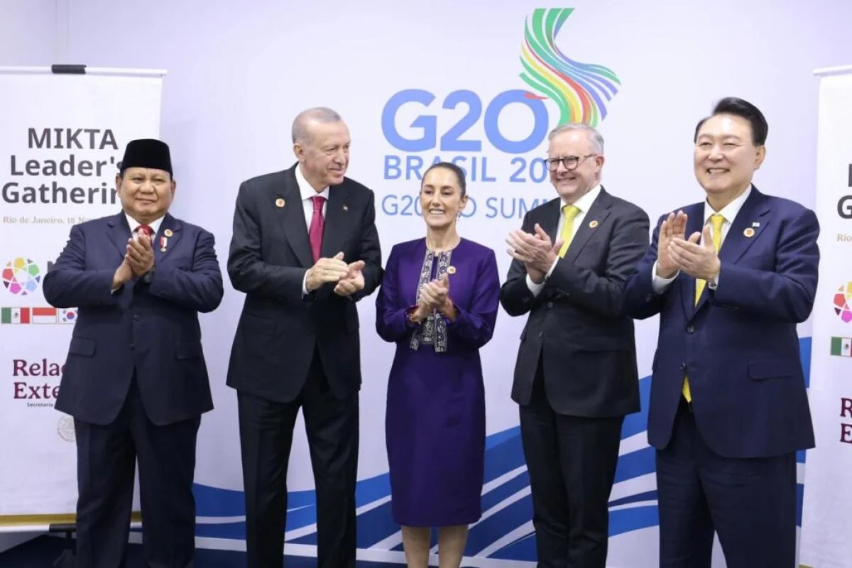 Prabowo Bersama Para Pemimpin MIKTA Berpose di Sela KTT G20 Brasil