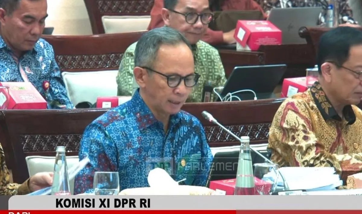 Saat Rapat Dengan Komisi XI, OJK Sebut Risiko geopolitik bayangi pertumbuhan ekonomi global