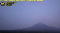 Gunung Semeru erupsi tiga kali dengan tinggi letusan hingga 1 km