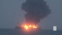 Houthi serang kapal perusak, kapal induk AS di Laut Merah, Laut Arab