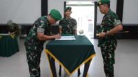 Danrem 023/Kawal Samudra, Kolonel Inf Jansen P. Nainggolan saat memimpin acara serah terima jabatan Kepala Staf Korem (Kasrem) 023/KS di Aula Gupala Makorem Sibolga, Selasa (19/11/2024