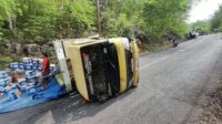 Tak Kuat Nanjak, Truk Terguling di Bantul