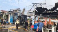 057raqecpqnlgvo Kebakaran Hanguskan Lima Lapak di Tanjung Priok