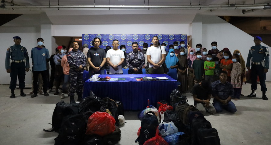 TNI AL Dumai Gagalkan Penyeludupan 17 PMI Ilegal dan 24 WN Bangladesh ke Malaysia