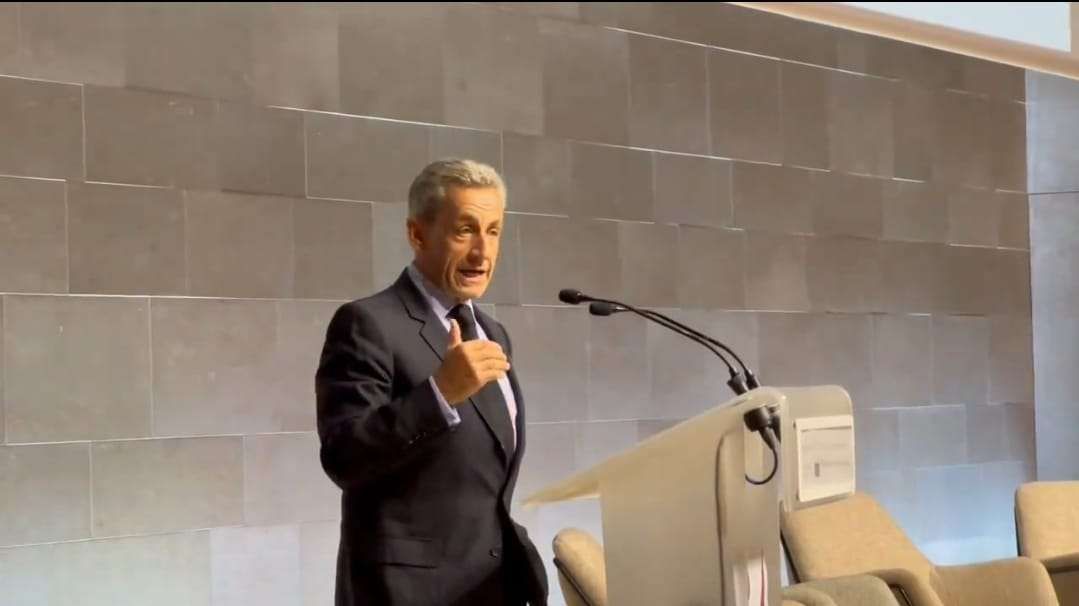 Terbukti Korupsi, Mantan Presiden Prancis Dihukum Gelang Elektronik