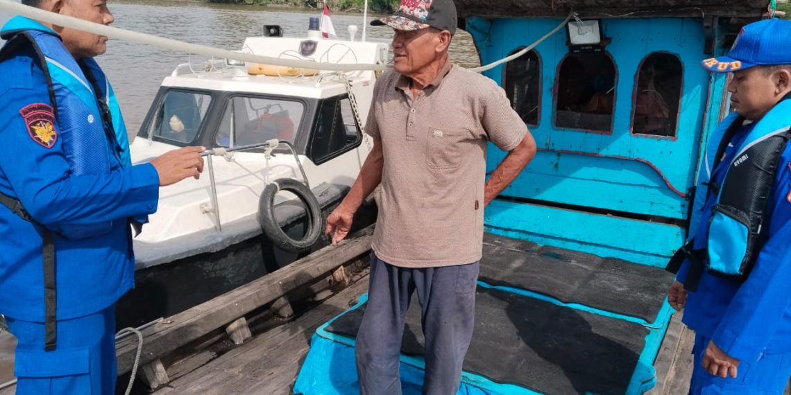 Satpol Airud Polres Tanjungbalai Kejar Kapal Tanpa Nama