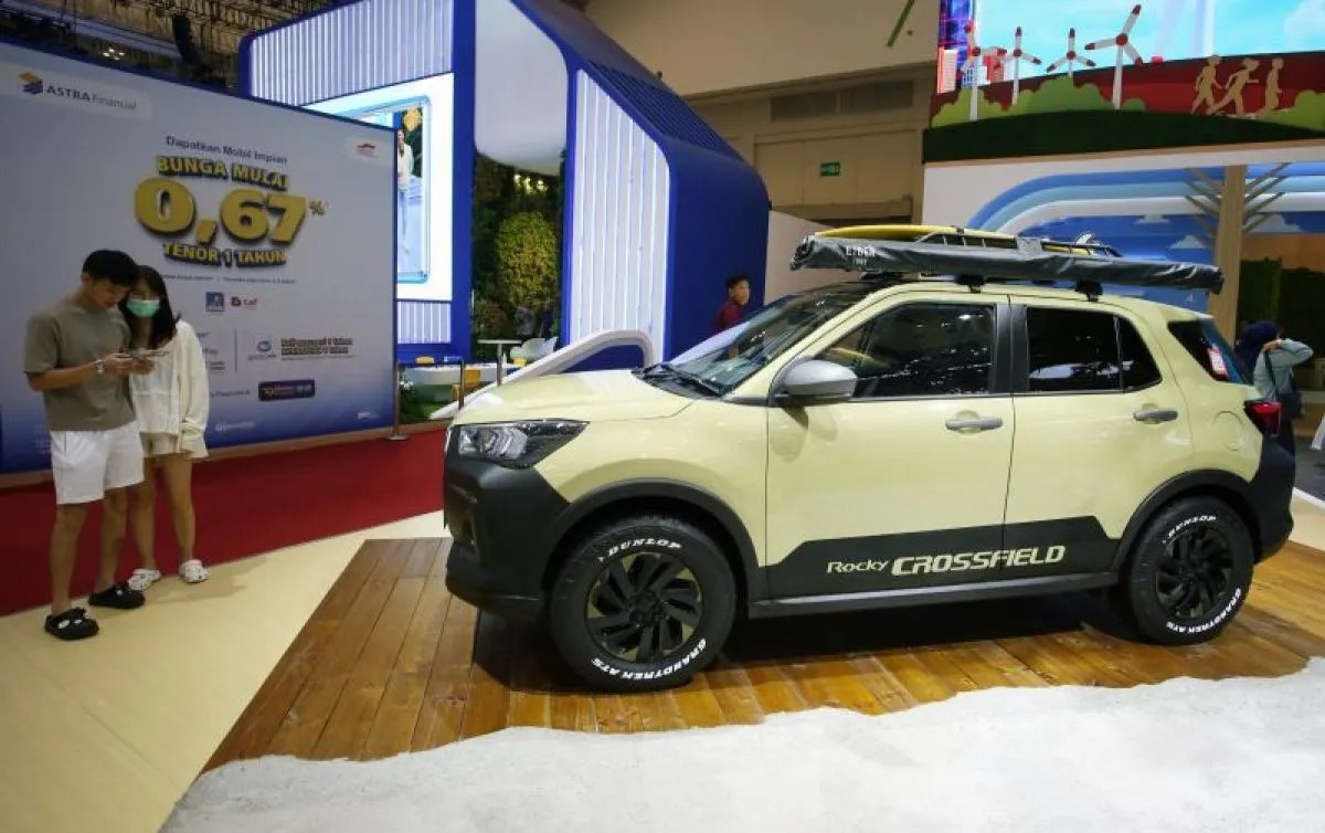 OJK: Pembiayaan kendaraan bermotor roda empat capai Rp298,30 triliun