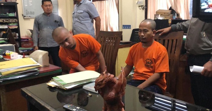 Billy menunduk dan Satim Pelaku Penyiram Air keras