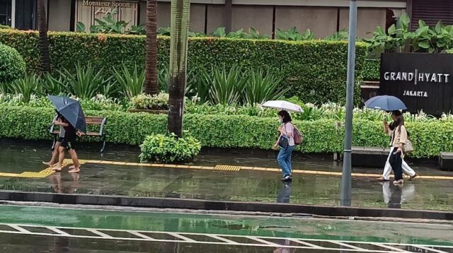 BMKG : Cuaca Jakarta Hari ini, Hujan Ringan Berpotensi Turun