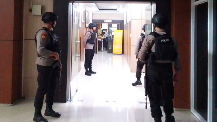 KPK Geledah Kantor Gubernur Bengkulu