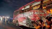 Bus Wisata Laka Maut di Tol Pandaan-Malang Berisi Rombongan SMP Bogor