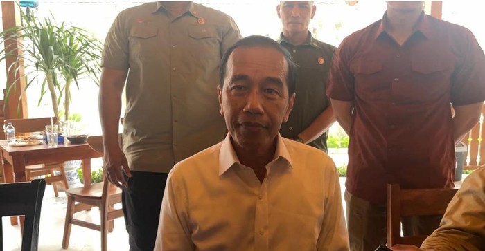 Hasto Sebut Bukan Lagi Bagian PDIP, Jokowi: Berarti Partainya Perorangan