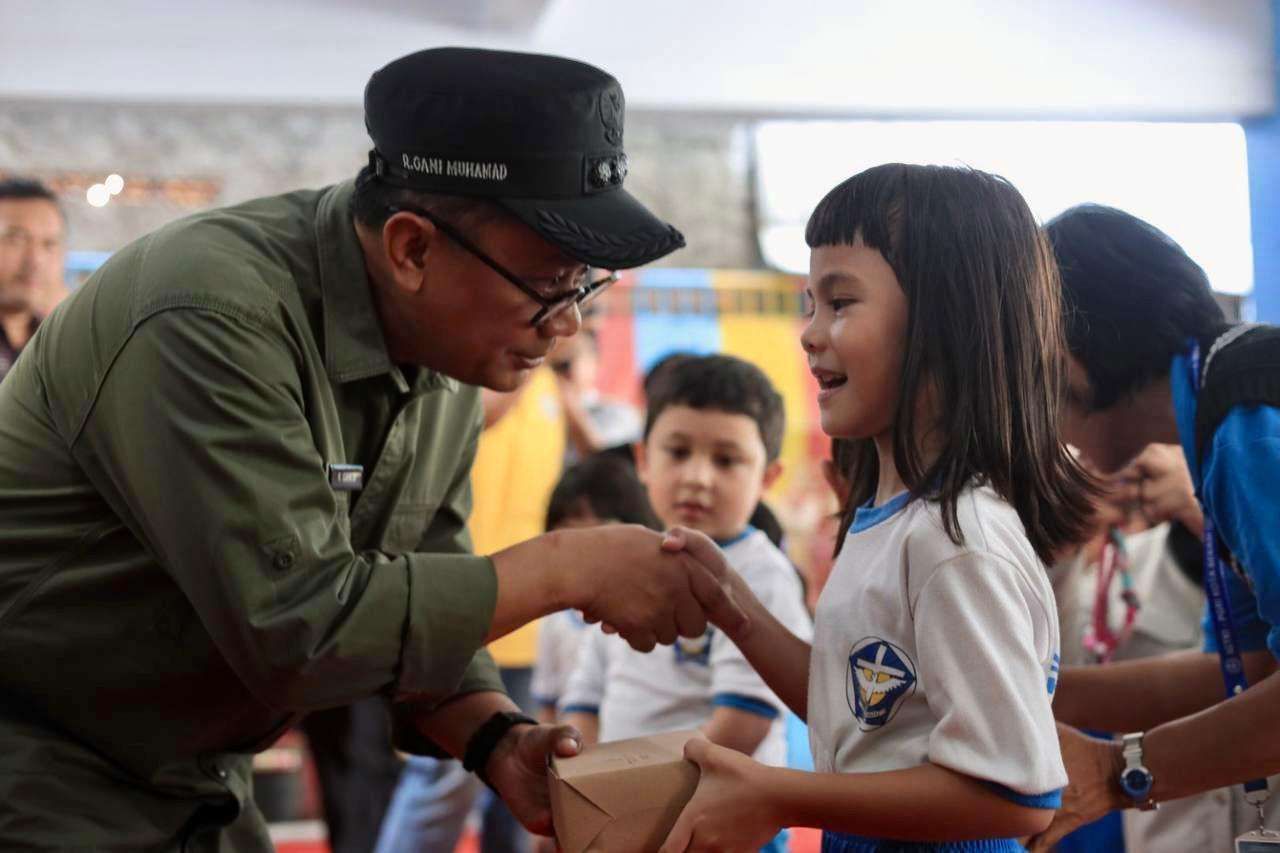 Cegah Stunting, Pemkot Bekasi Bagikan Susu Gratis