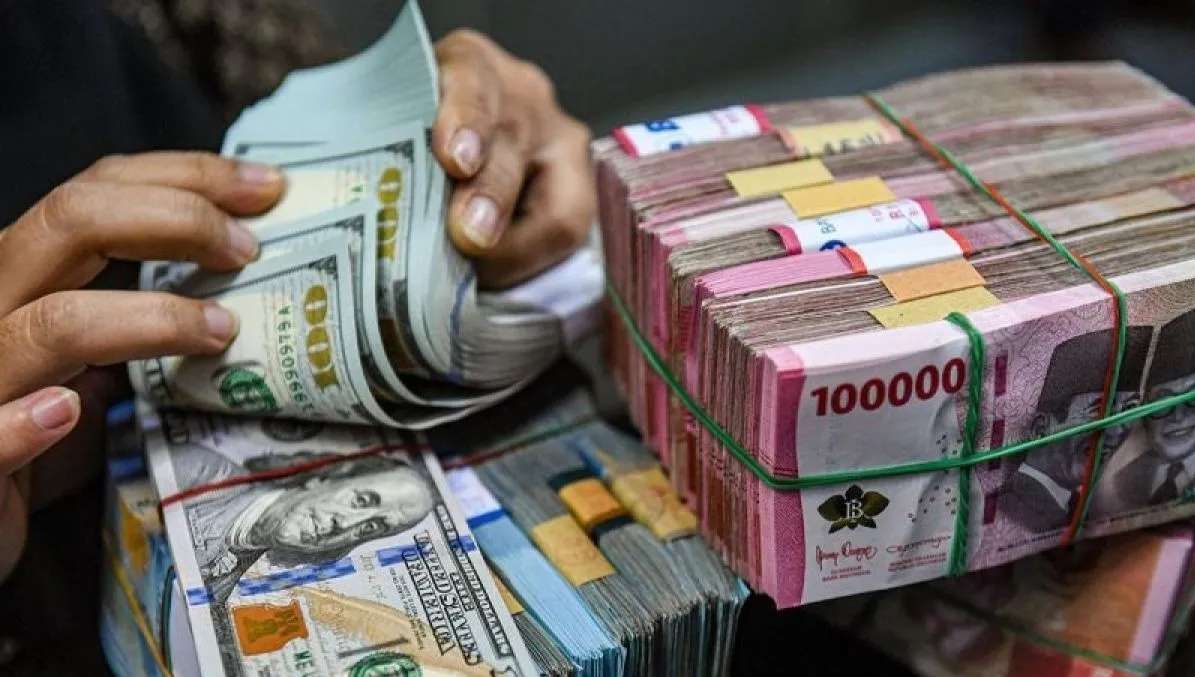 Rupiah Tahan Penguatan Dolar, Ditutup Naik 92 Poin