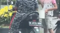 Tega, Ibu di Bekasi Diduga Paksa Anak Mengemis, Warganet: Tangkap!