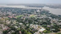 Foto drone dari udara menunjukkan pemandangan Abidjan, Pantai Gading, 10 Januari 2024