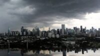 Sebagian Jakarta diprakirakan hujan ringan pada Sabtu sore