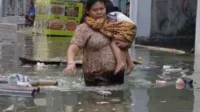 Tiga ruas jalan di Jakarta Barat hingga pukul lima pagi masih banjir