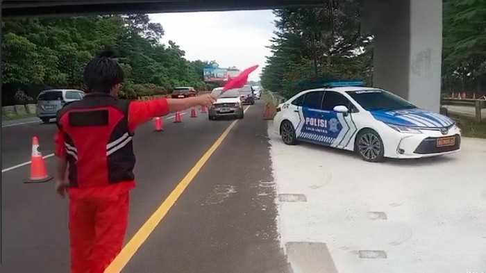 Urai Kemacetan, Contraflow Diberlakukan di KM 44-41 Tol Jagorawi Arah Jakarta Sore Ini