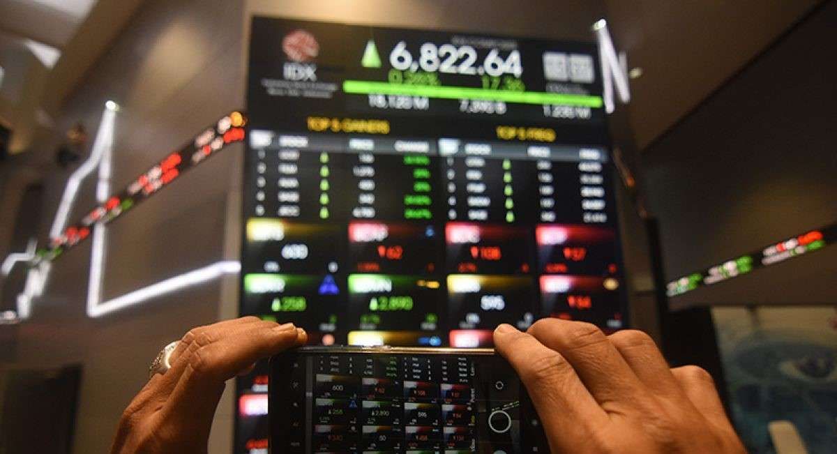 Didominasi Sentimen Global, IHSG Ditutup Turun ke 7.080