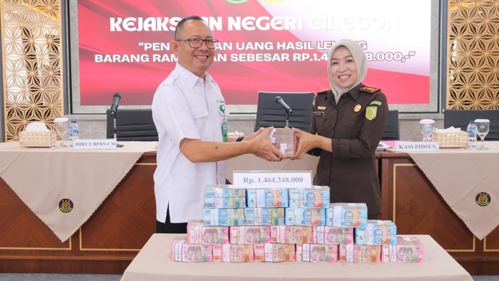 Kejari Cilegon Setor Rp 1,4 M Hasil Lelang Barang Rampasan Kasus Kredit Macet