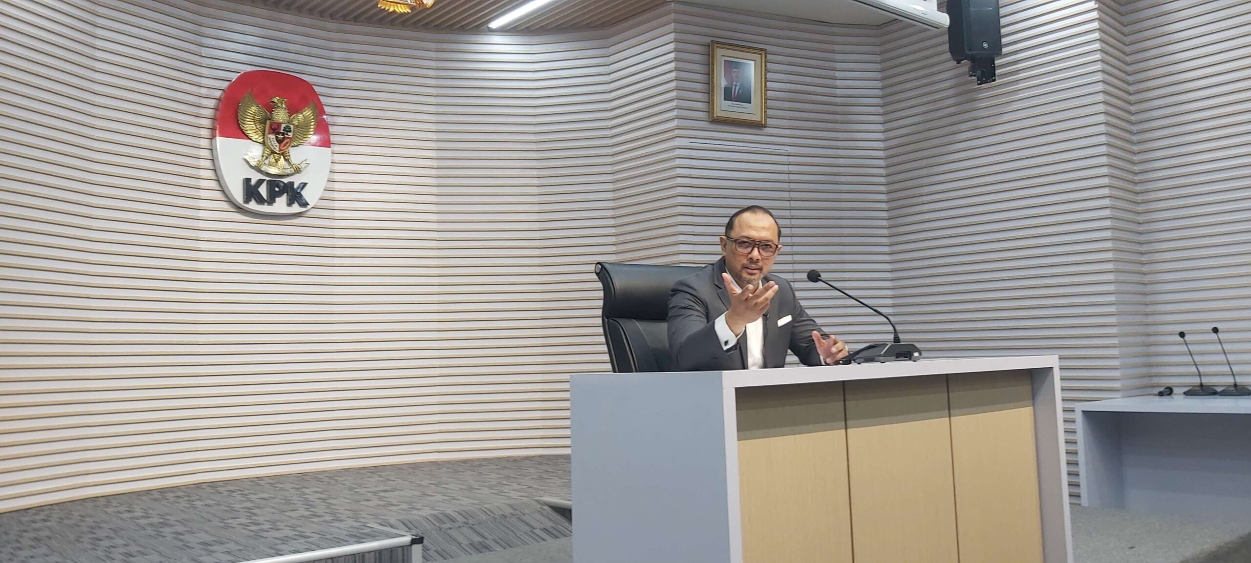 Juru bicara KPK Tessa Mahardhika saat melakukan tanya jawab soal hasil pemeriksaan sekjen PDIP, Hasto Kristiyanto, Senin (13/1/2024)