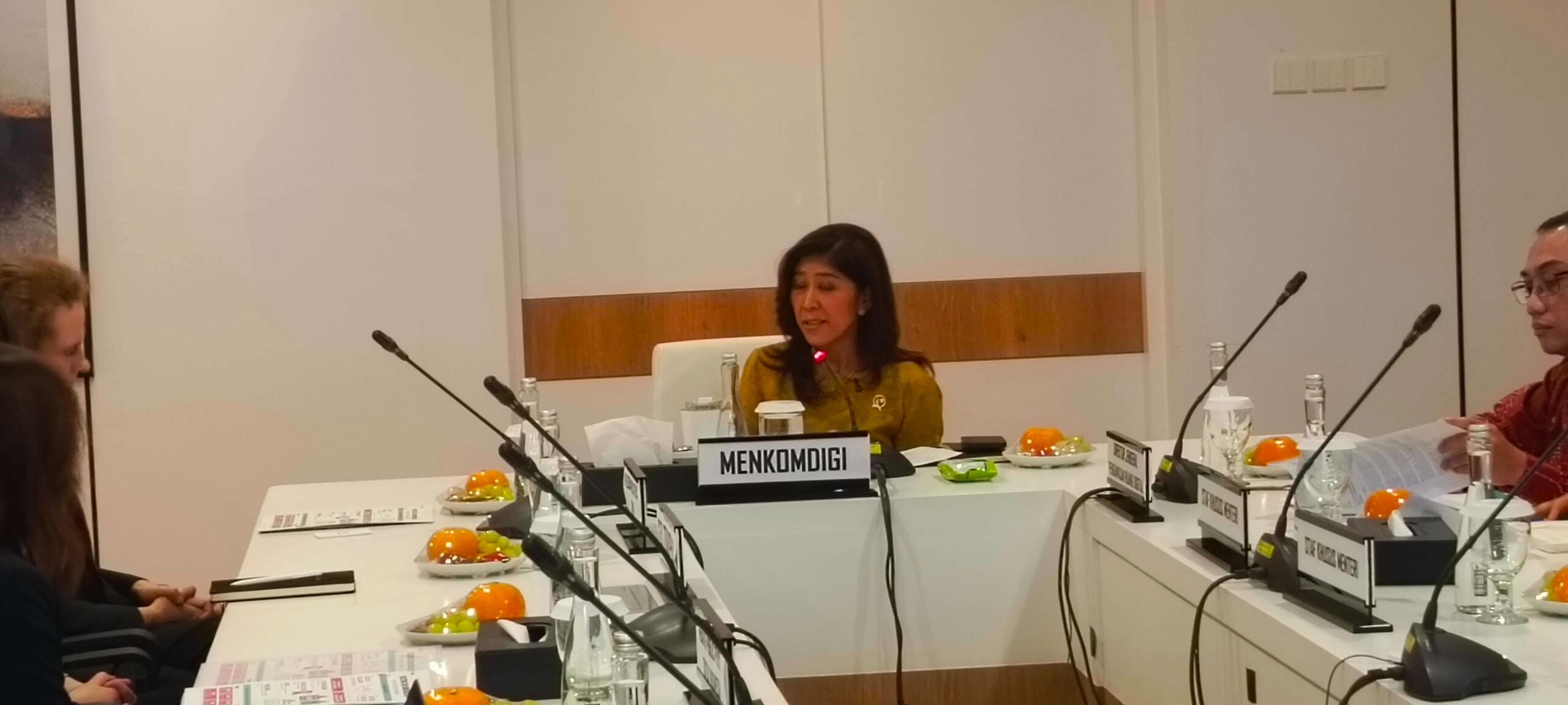 Menkomdigi Wajibkan Platform Digital Lindungi Anak-anak dari Konten Negatif