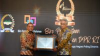 Kepala_Biro_Pemberitaan_Parlemen_Setjen_DPR_RI__Indra_Pahlevi_saat_menerima_Penghargaan_di_Hotel_Ast20250203204154 Biro Pemberitaan Terima Penghargaan dari Indoposco: Website dan Medsos Lembaga Negara Paling Dinamis