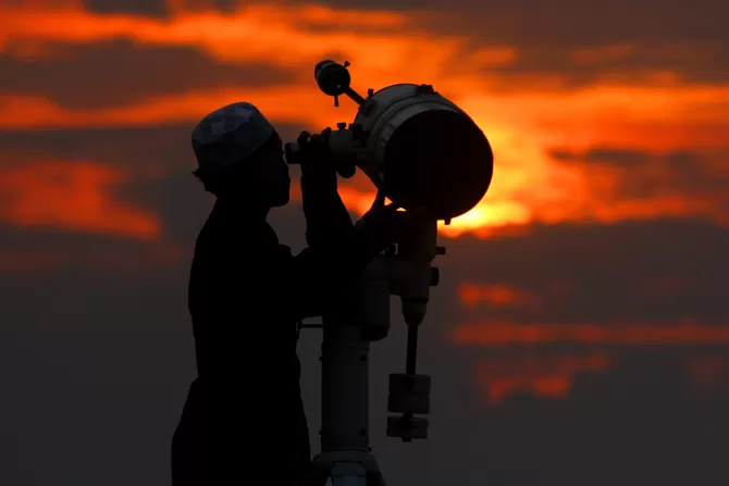 Arab Saudi Serukan Pengamatan Hilal Ramadan 28 Februari